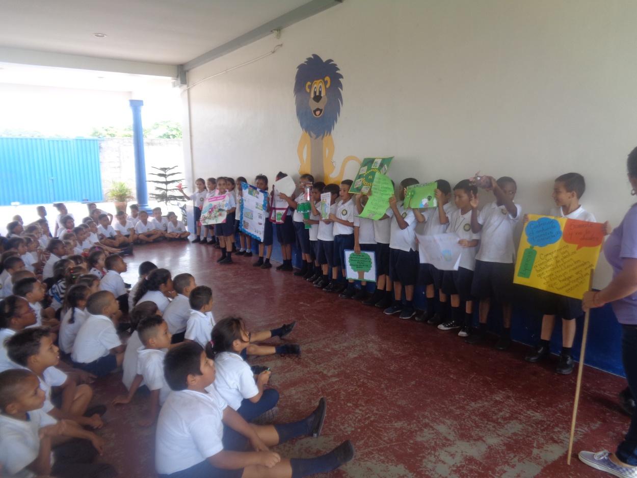 Umwelttag Recycling Honduras Schule
