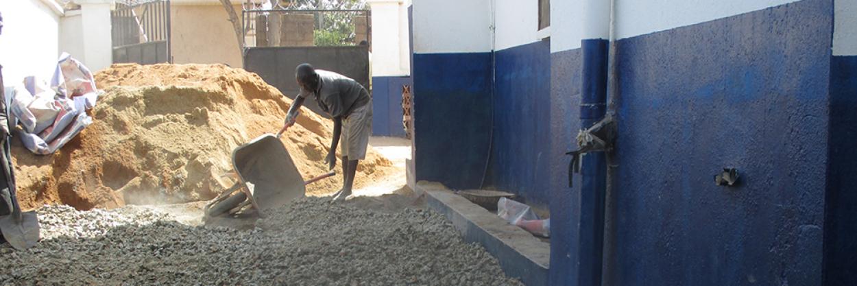 Amina Zwindila Foundation School - Beton gegen die hohe Staubbelastung