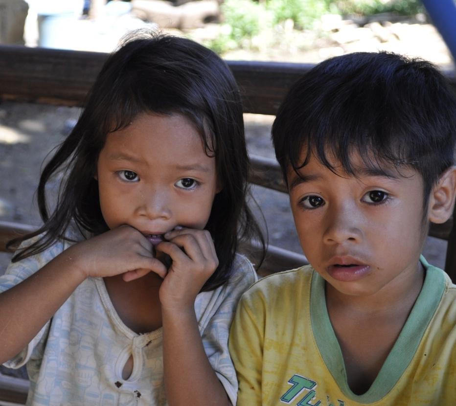Poor children on the Philippines
