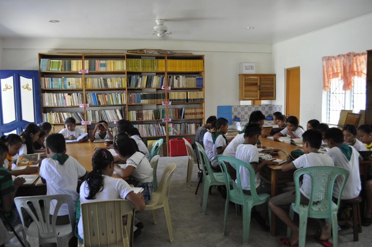 Library der Child & Family Foundation on the Philippines