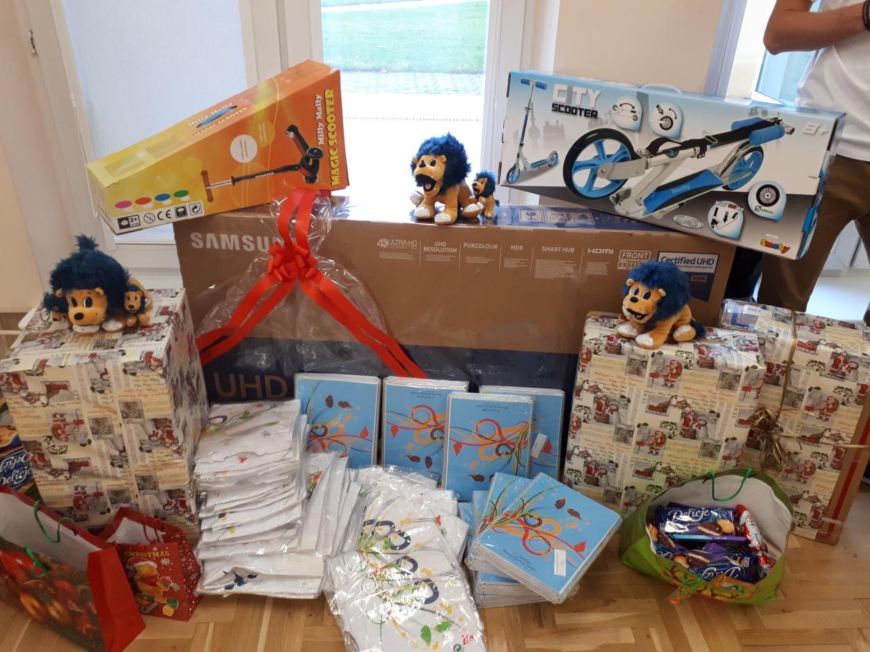 Geschenke für die Kinder in Polen durch die Child & Family Foundation