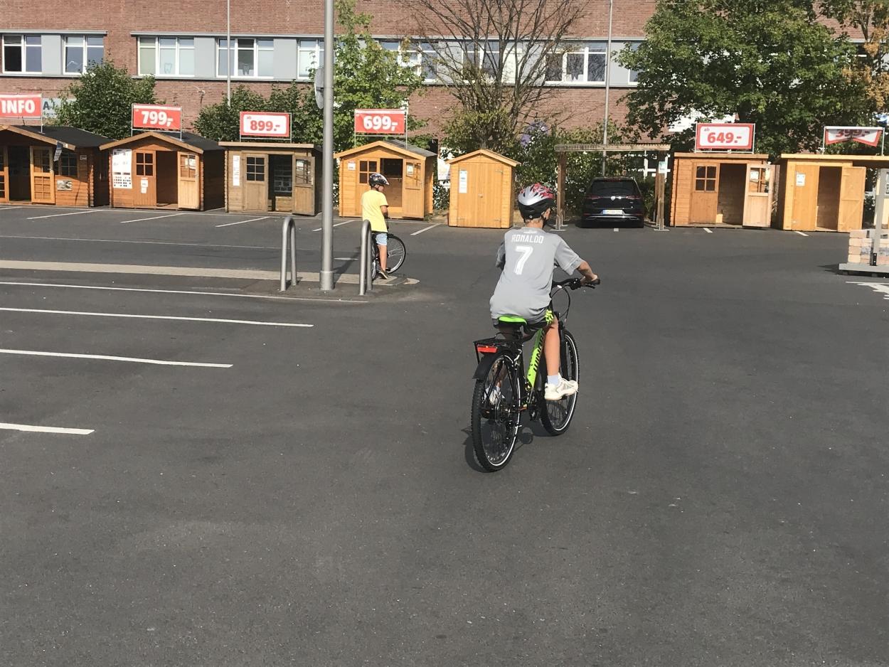 Fahrradübergabe Kinderheim Köln