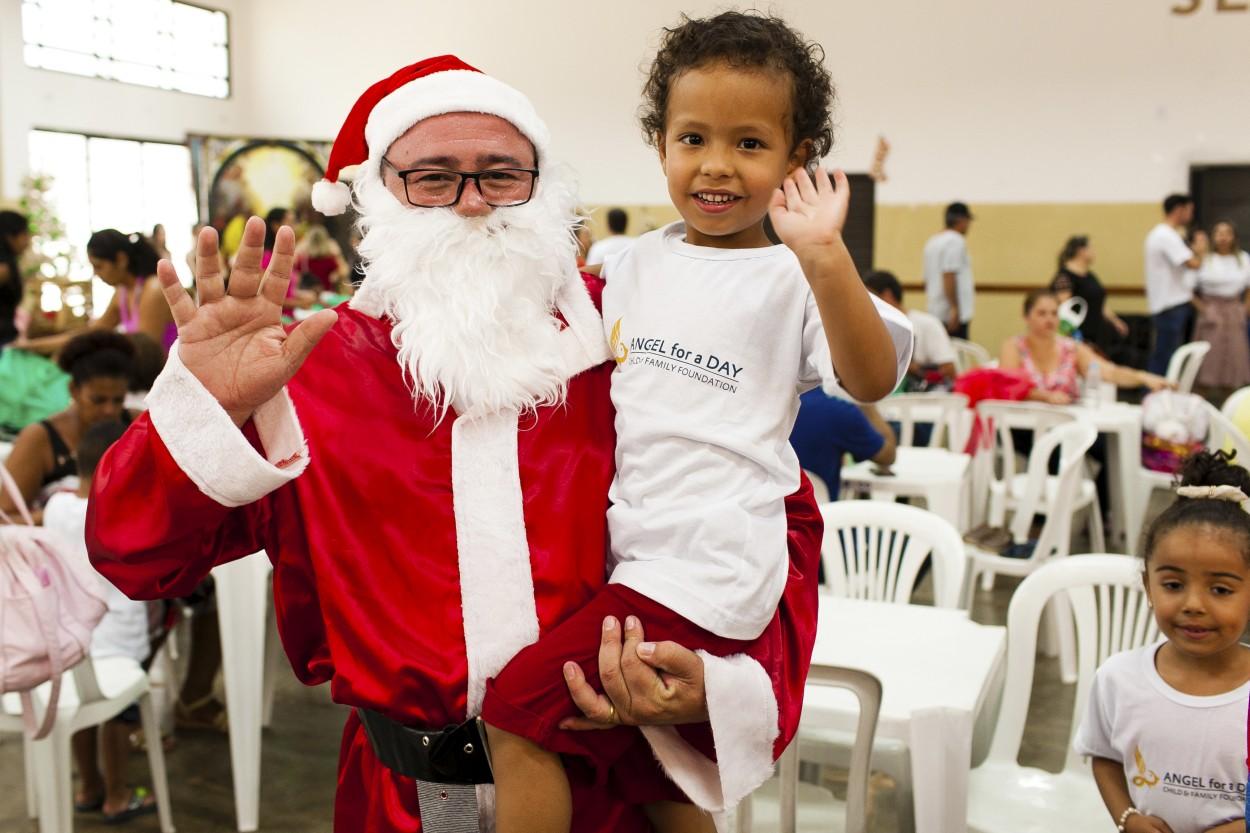 Weihnachtsmann als Charity Aktion in Brasilien