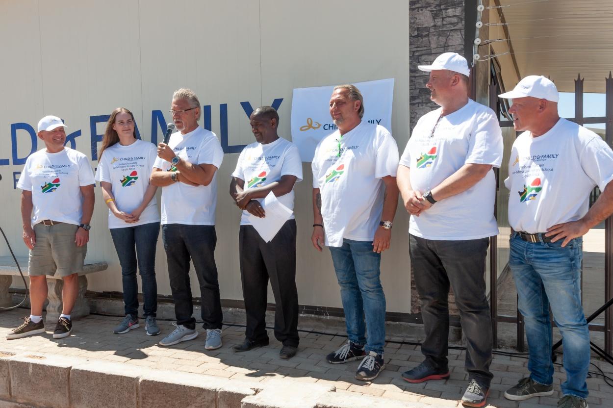 A big Thank you to Hubert Freidl and Gerry Seebacher for the construction of the Nelson Mandela No-Moscow School