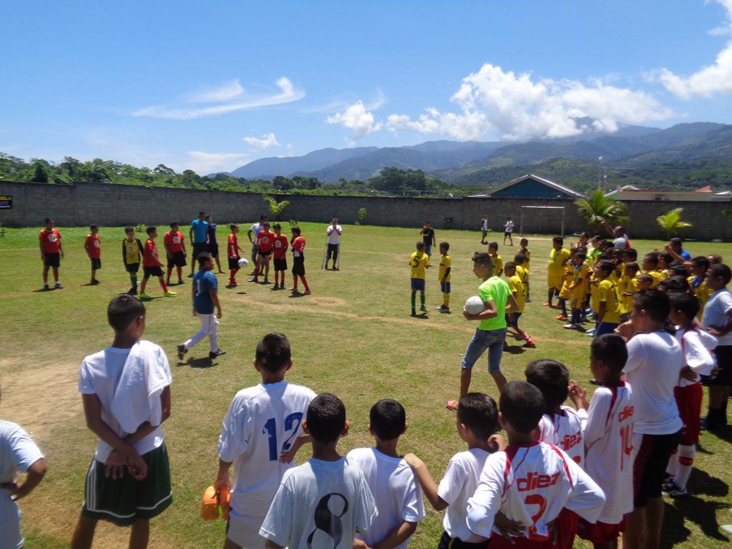 A big football match to celebrate 5 years - Escuela Lyoness