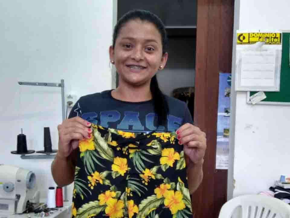 4 new students in the sewing course at  Projeto Textil, Brasilien - Child & Family Foundation 