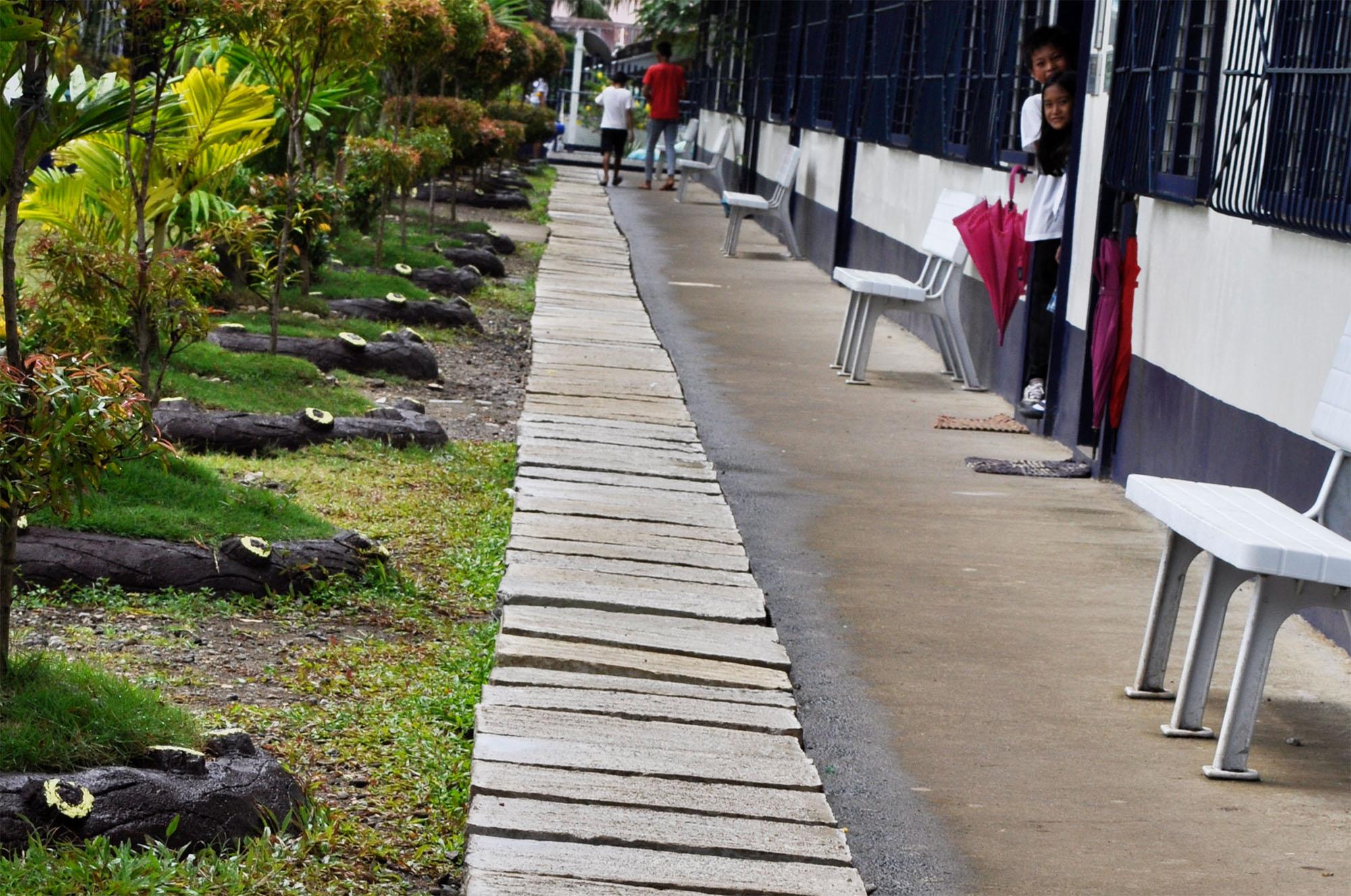 San Roque Elementary School - Drainage - Ein Bildungsprojekt der Child & Family Foundation