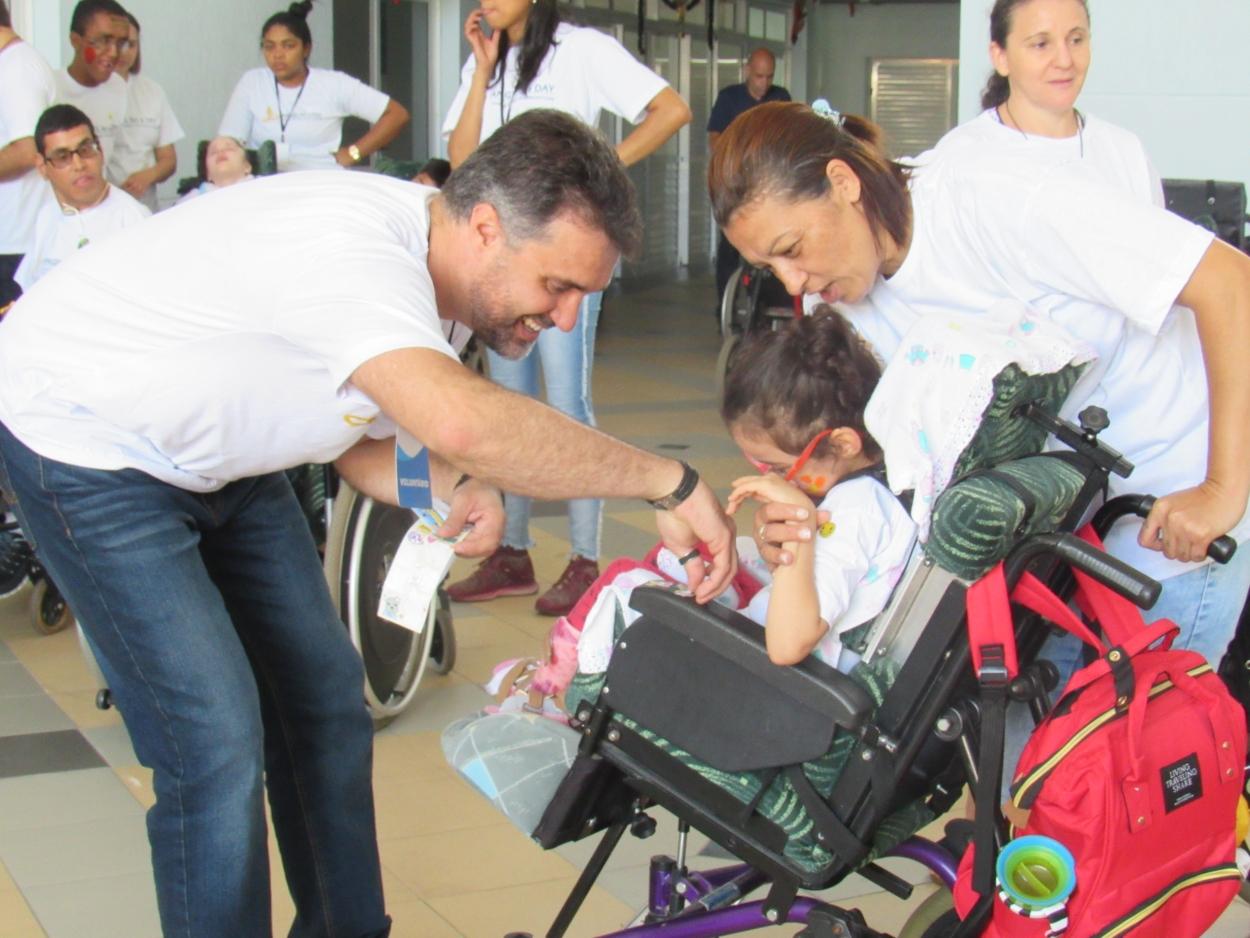 Chancengleichheit für Kinder in Brasilien im Rollstuhl
