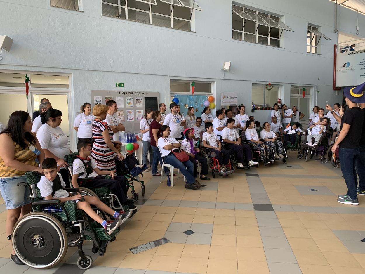 Chancengleichheit für Kinder in Brasilien im Rollstuhl
