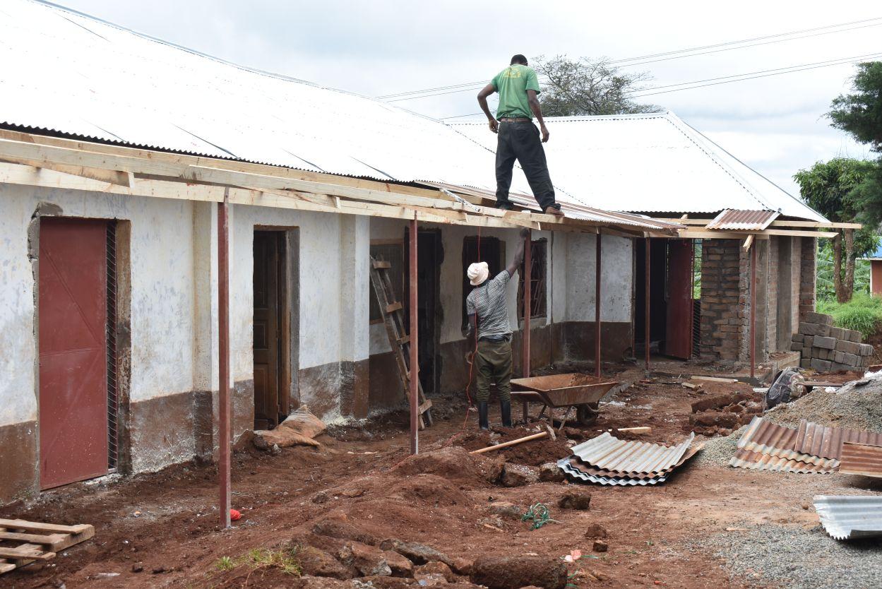 Construction of the new roof