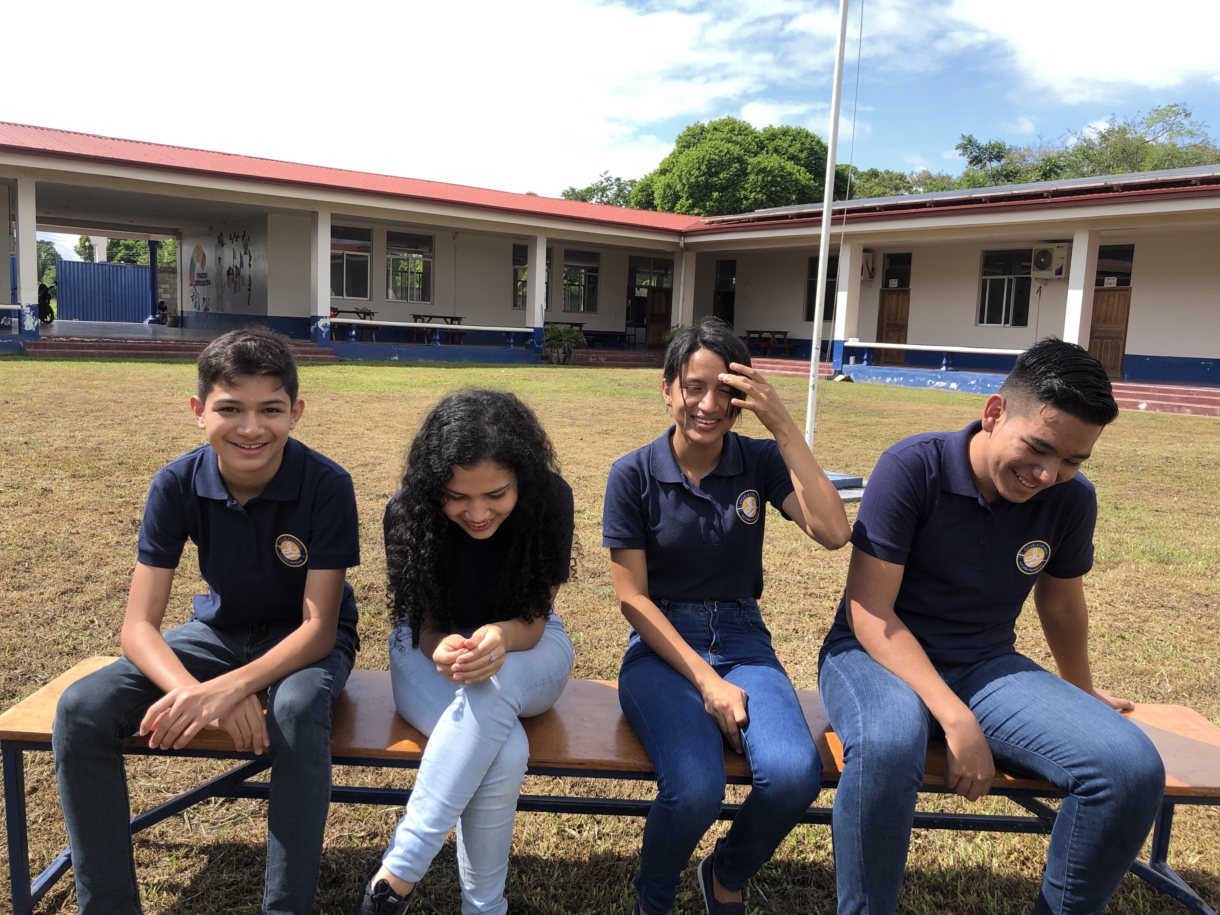 Ein historischer Moment: Die erste Klasse der CFF Escuela in Honduras macht ihren Abschluss!