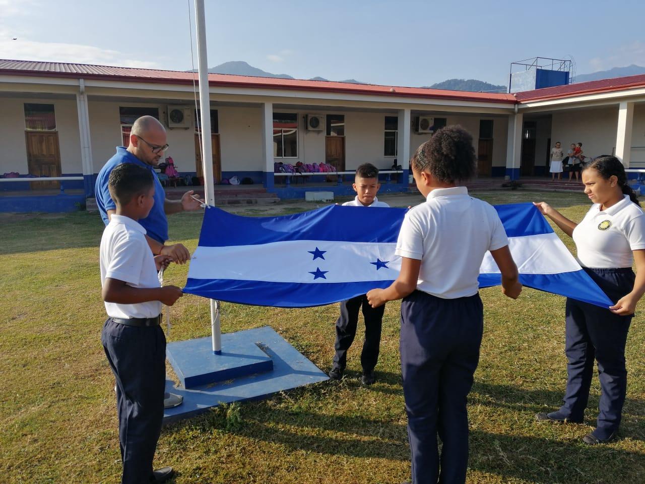 Schon 1998 begannen die Bauarbeiten zu einem Privatkrankenhaus (Hospital Suizo) für arme Menschen in La Ceiba Honduras. Im Juni 2000 konnte der Spitalsbetrieb aufgenommen werden.