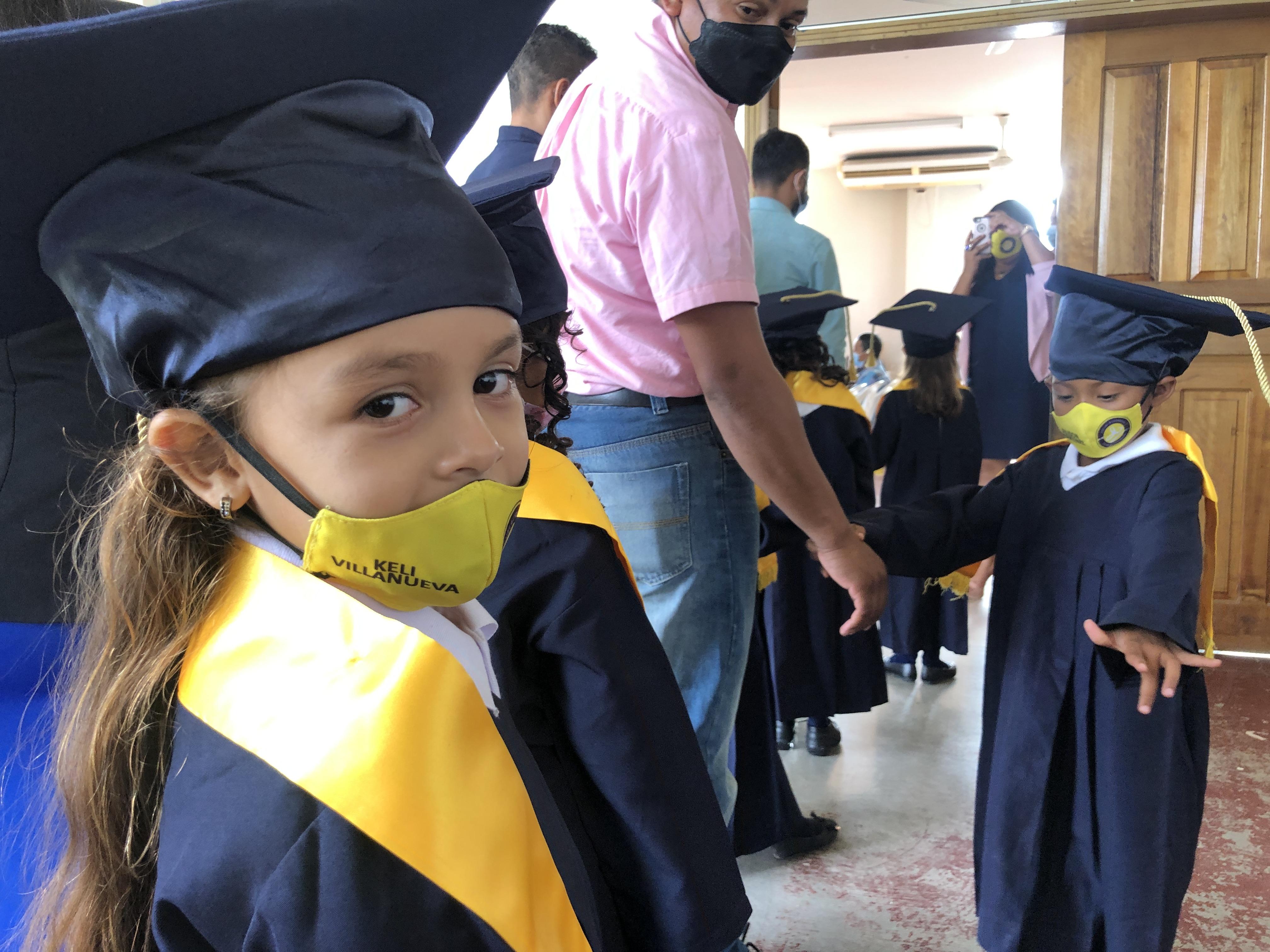Ein historischer Moment: Die erste Klasse der CFF Escuela in Honduras macht ihren Abschluss!