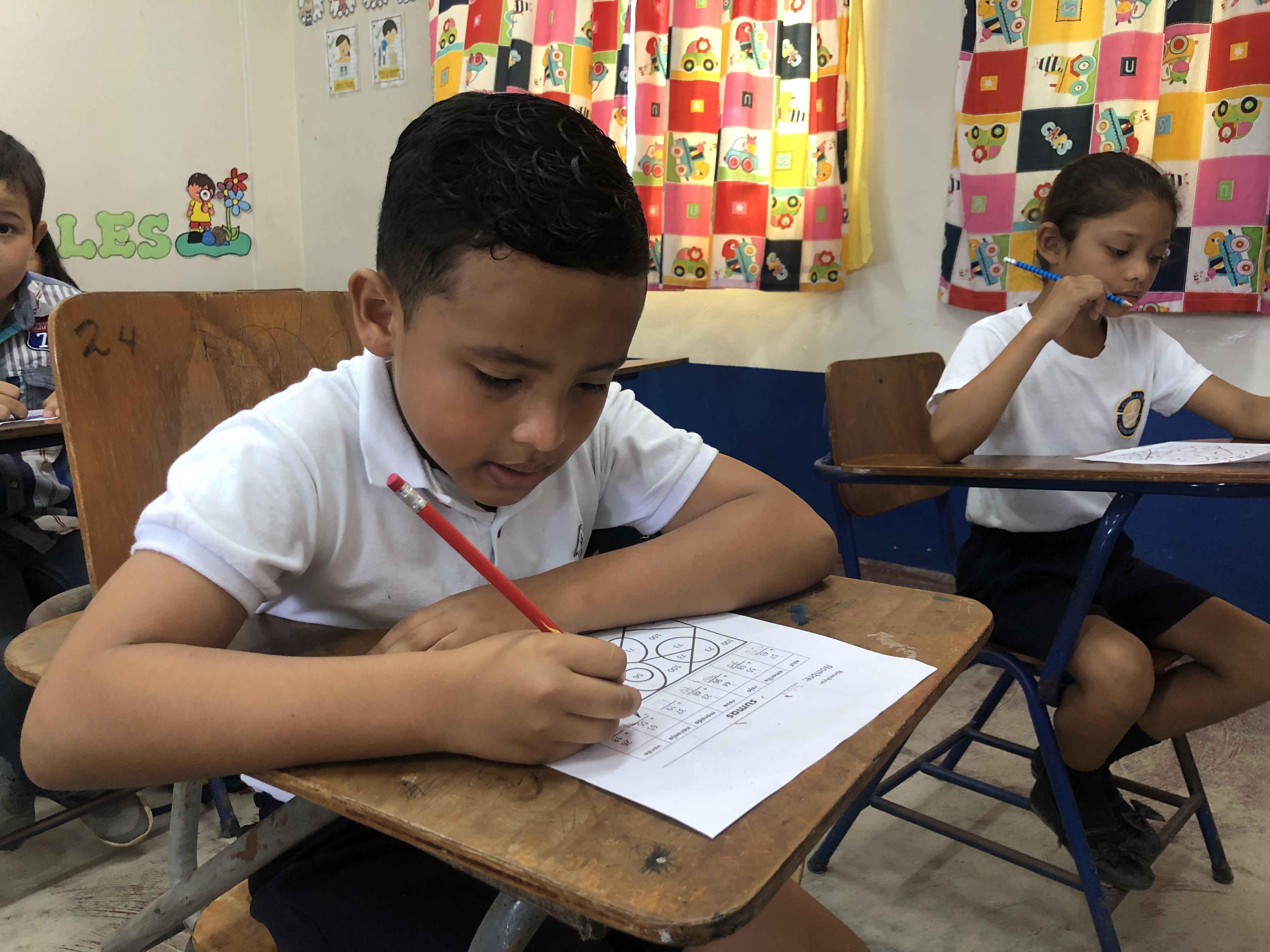 Ein historischer Moment: Die erste Klasse der CFF Escuela in Honduras macht ihren Abschluss!