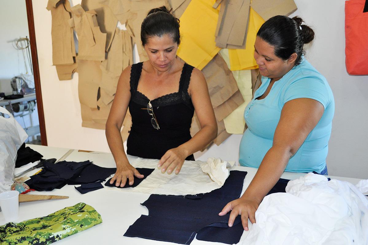 Recycling Project in Brasil - Projeto Textil Child & Family Foundation - Neue Bikininähmaschine