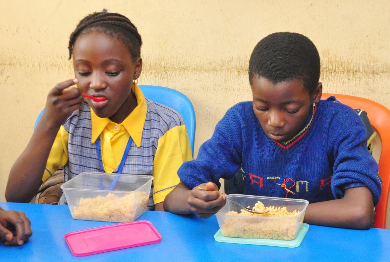 Ernährungsprogramm  Amina Zwindila Foundation School NIgeria