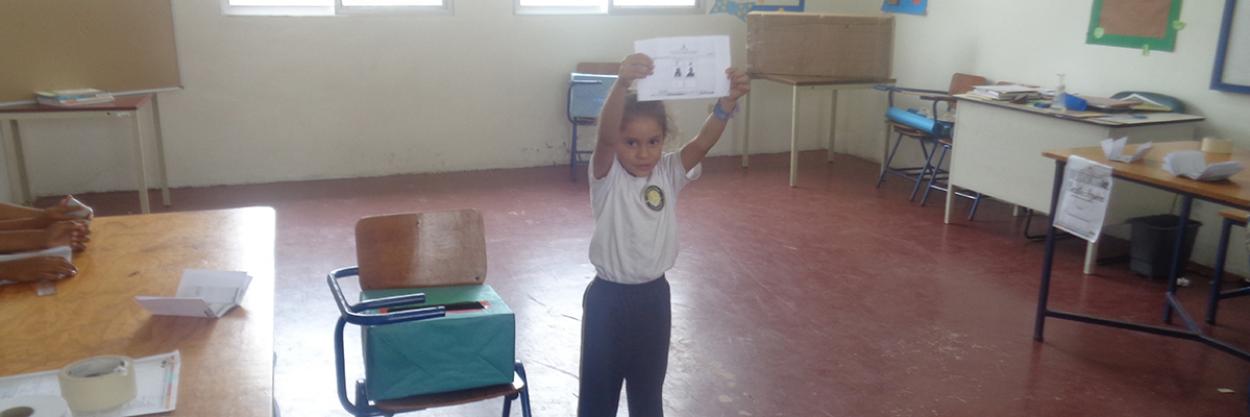 Wahltag in der Escuela Lyoness
