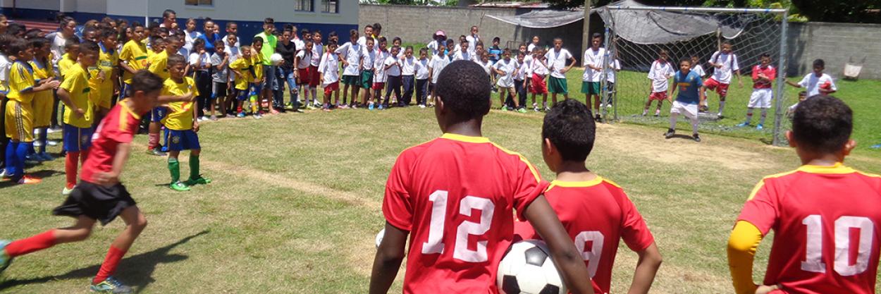 A big football match to celebrate 5 years - Escuela Lyoness