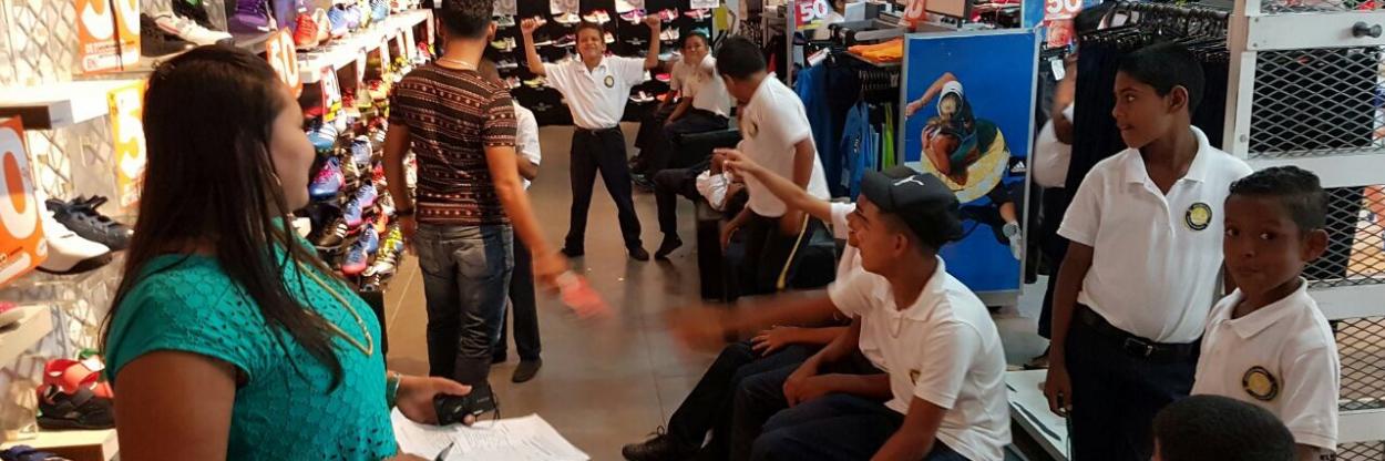 Up-and-coming football stars kitted out - Escuela Lyoness