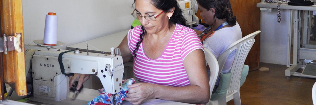 Recycling Project in Brasil - Projeto Textil Child & Family Foundation - Neue Bikininähmaschine