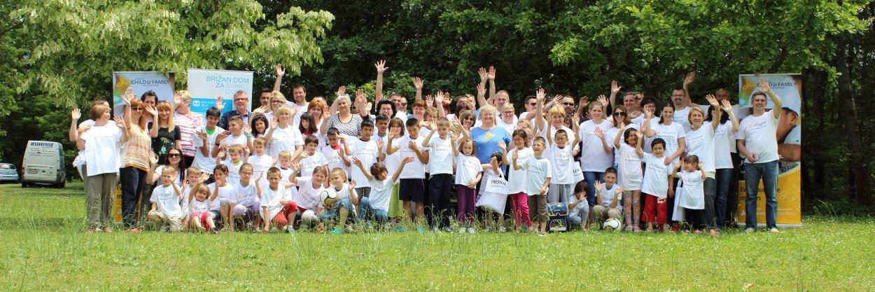 Gruppenfoto Angel for a Day Kinderdorf in Ladimirevci