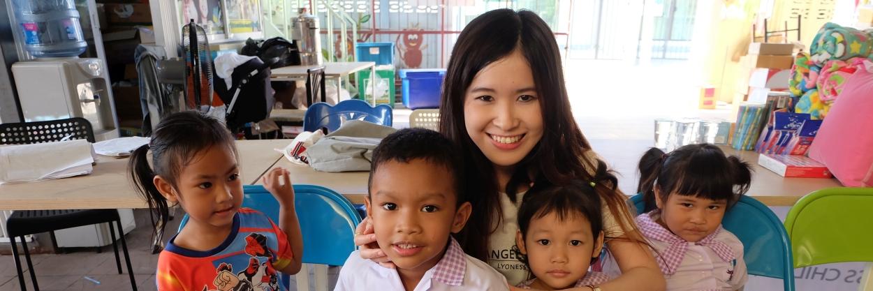 Ein schöner Tag für thailändische Kinder