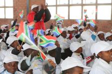 Das neue Projekt in Qunu, Südafrika, wurde feierlich mit der Child & Family Foundation und der Familie Mandela eröffnet. 